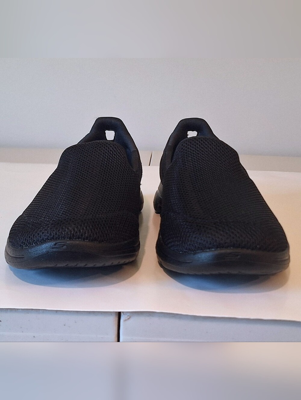 Skechers Go Walk 5 Air Cooled Goga Mat Walking Shoes Black Size 10 Like New - Picture 3 of 12